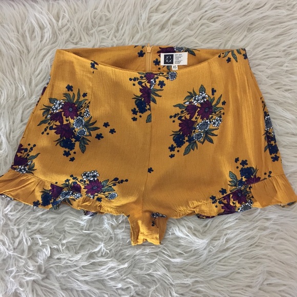 Nordstrom Pants - Nordstrom nwot floral shorts